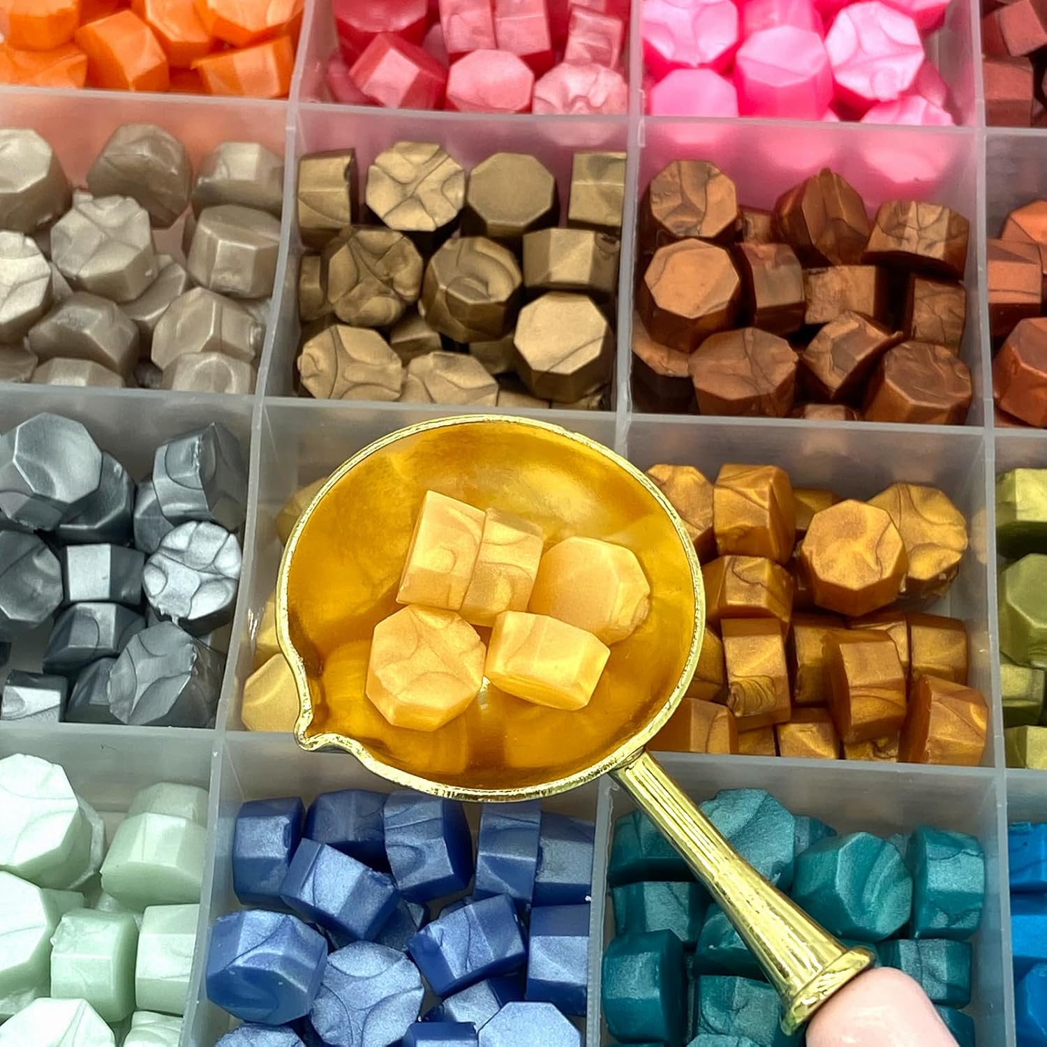 600 cuentas surtidas de cera, 24 colores para sellos de sellos, negro, dorado, rojo, verde, multicolor, pellets de cera a granel para invitaciones