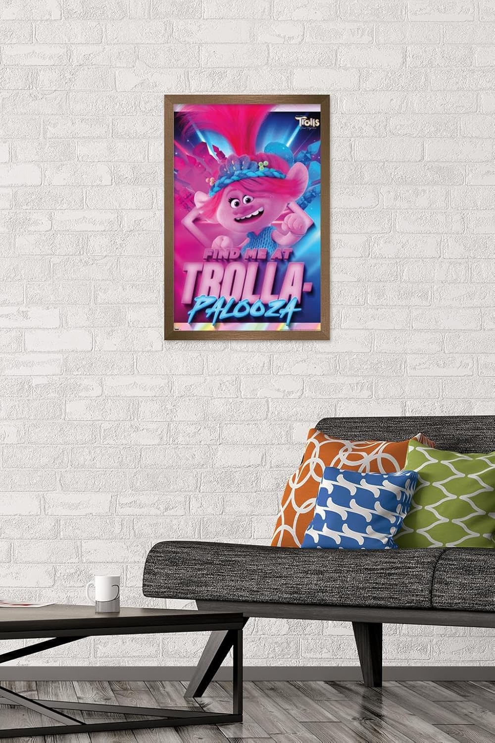 Trends International Trolls Band Together – Póster de pared de amapola, 14.72 x 22.37 pulgadas, versión enmarcada en bronce