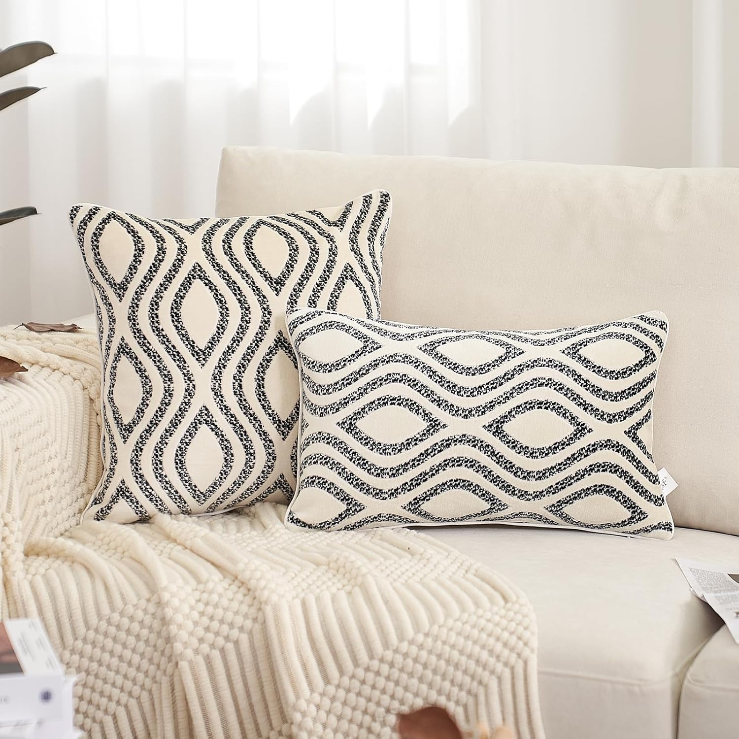 Aeckself Funda de almohada rectangular de 12 x 20 pulgadas, diseño de rayas onduladas, color blanco y negro, funda de almohada decorativa de