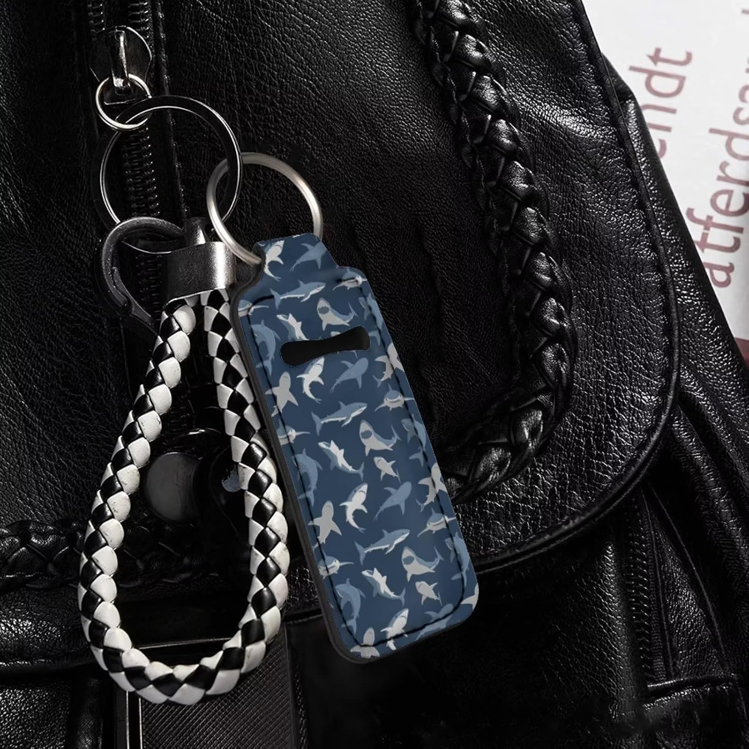 ZDCUSTOM Chapstick – Llavero para niña y mujer, mochila de viaje al aire libre, bolsa de cosméticos, accesorios para lápiz labial, Sharks
