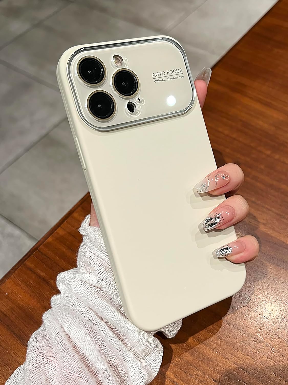 Funda de silicona líquida para iPhone 14 Pro Max con lente de cámara de vidrio, protección de lente de color sólido simple, color blanco antiguo
