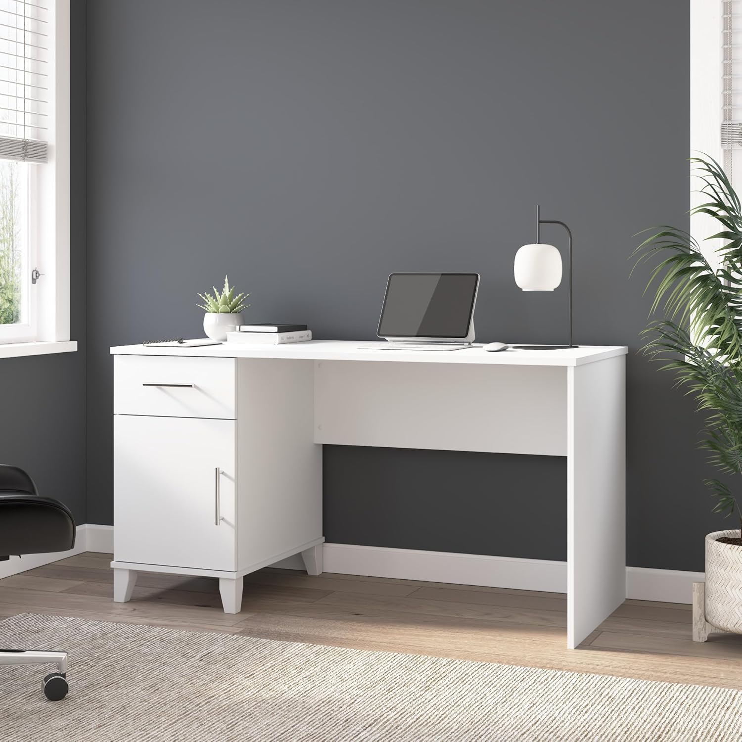 Bush Furniture Somerset – Escritorio de oficina de 54 W con cajón y armario de almacenamiento en color blanco  Mesa de computadora para estación de