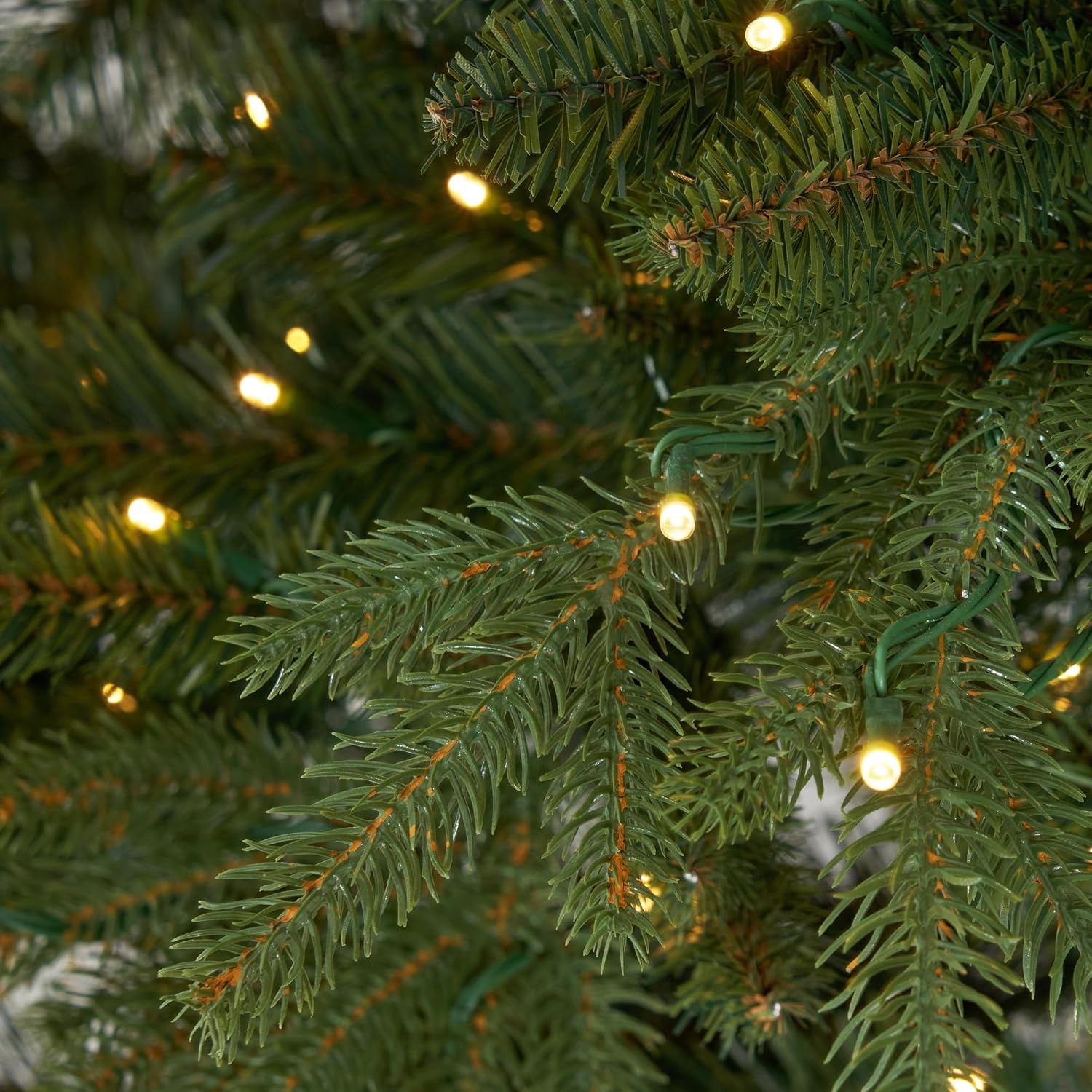 Árbol de Navidad artificial de pino verde delgado de 13 pies con 1360 luces LED blancas cálidas y ramas flexibles 3924