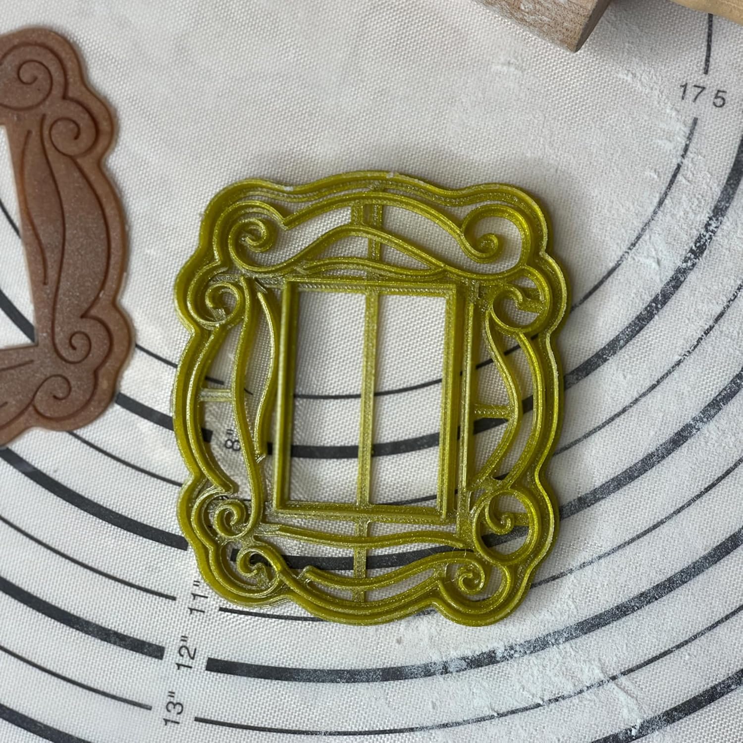 Marco de amigos de Monica’s Apartment Cookie Cutter & Mold producido por 3D Kitchen Art