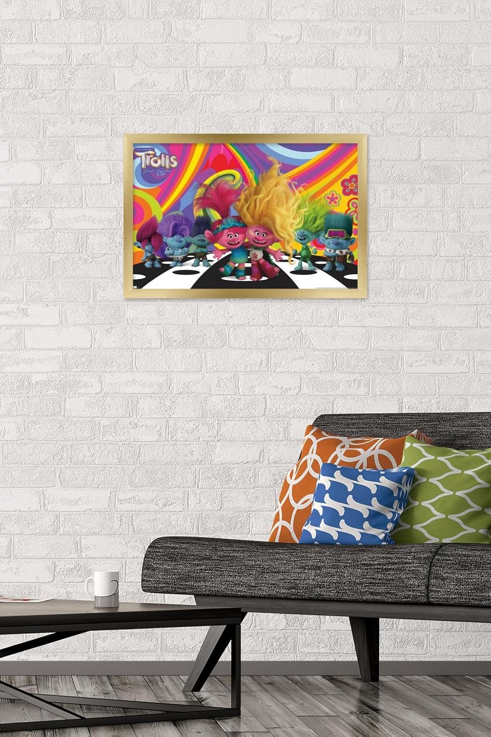 Trends International Trolls Band Together – Póster de pared del universo, 14.72 x 22.37 pulgadas, versión enmarcada en oro