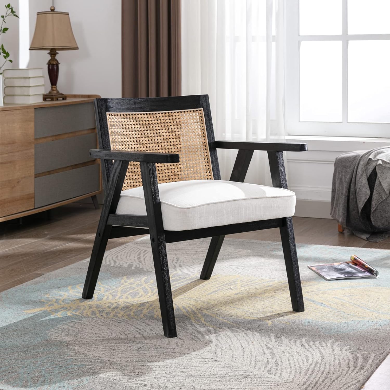 chairus Silla decorativa para sala de estar, sillón tapizado de lino con respaldo de ratán transpirable y madera maciza negra, moderna y compacta