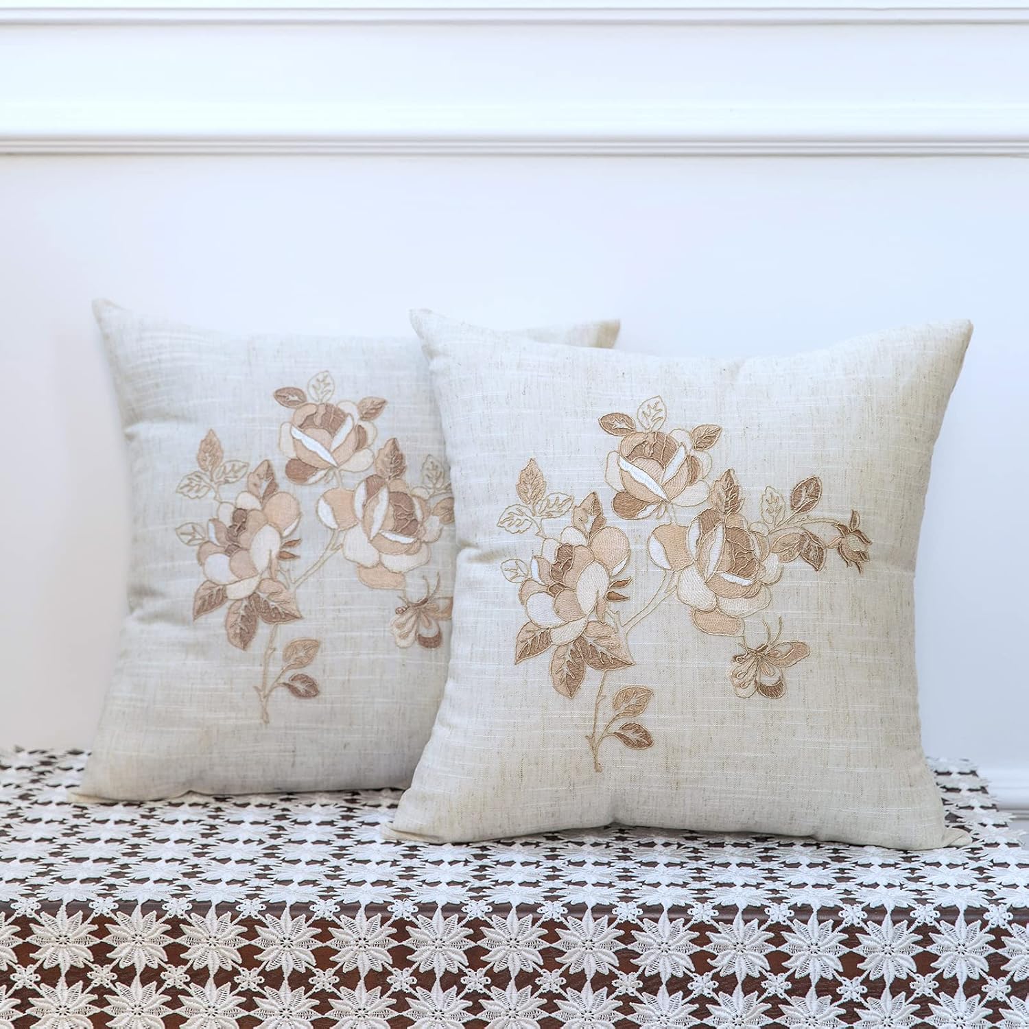 Juego de 2 fundas de almohada de 18 x 18 pulgadas, color beige, suaves, con decoración de granja y rosa beige, exquisitas fundas de cojín bordadas