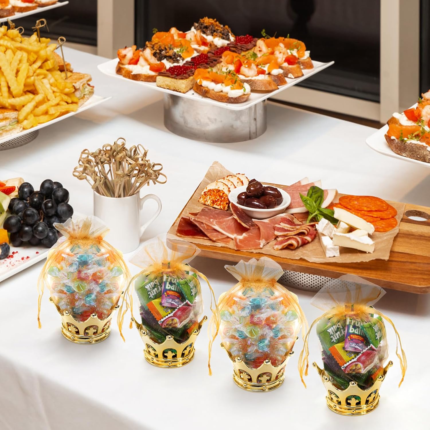 Noamus Paquete de 30 coronas rellenables con bolsa, copa de plástico dorada con bolsas con cordón, cajas de almacenamiento decorativas para dulces,