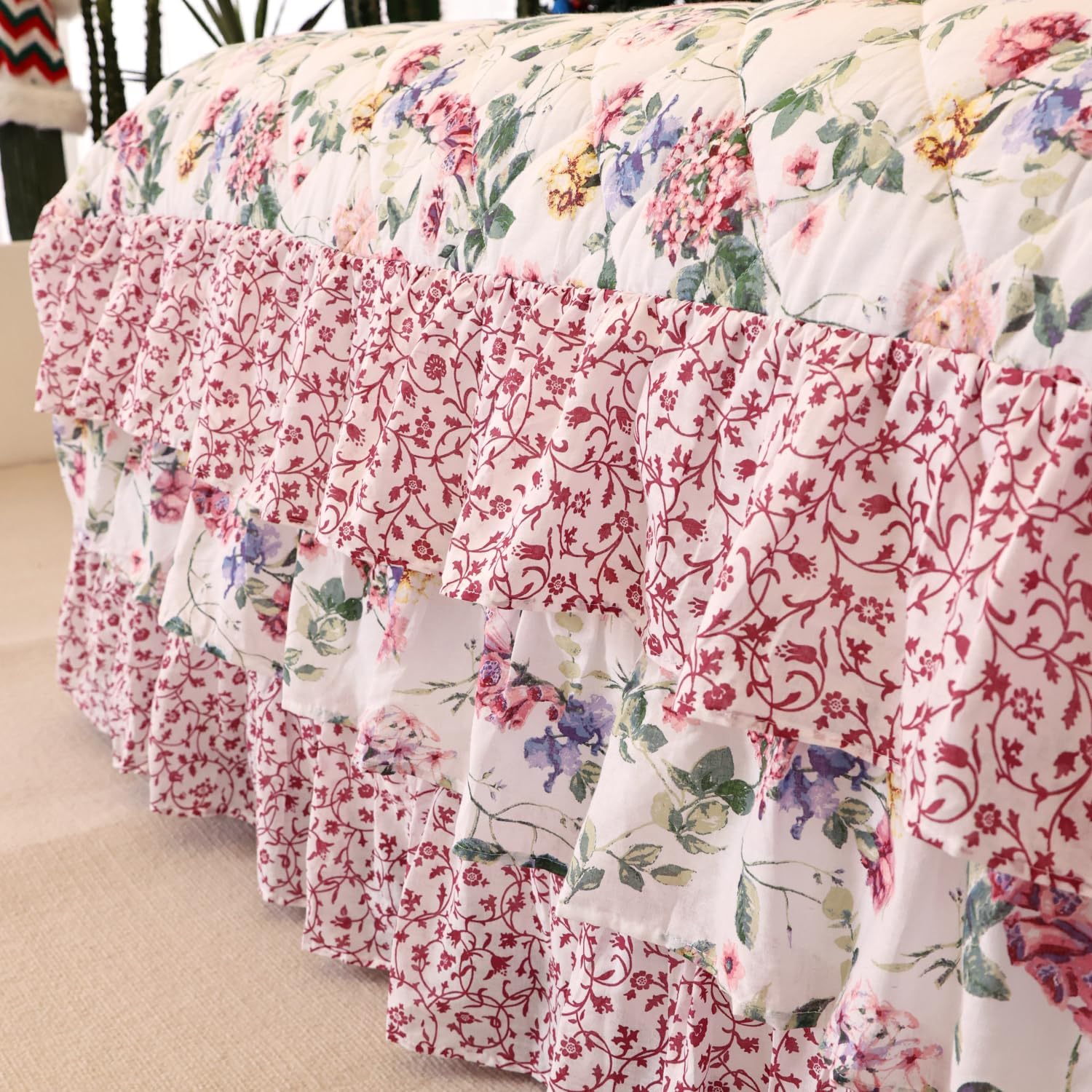 EVENHUG Falda de cama 100% algodón, tamaño matrimonial, con volantes, color rosa, floral, con 2 fundas de almohada de 20 pulgadas, falda de cama de