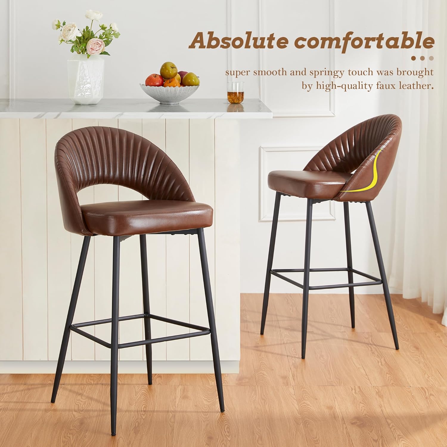 glitzhome Juego de 2 taburetes altos modernos de piel sintética, taburetes de bar altos de respaldo medio con patas cónicas de metal, sillas de bar