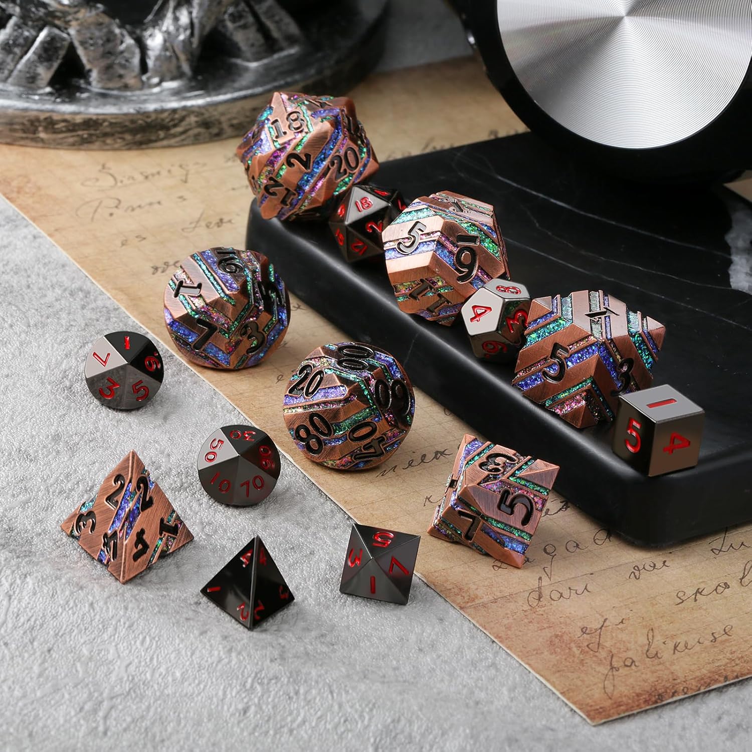 DNDND – Juego de dados metálicos de 0.394 in con magnífica caja de dados de regalo para Dungeons and Dragon D&D (negro con número rojo)