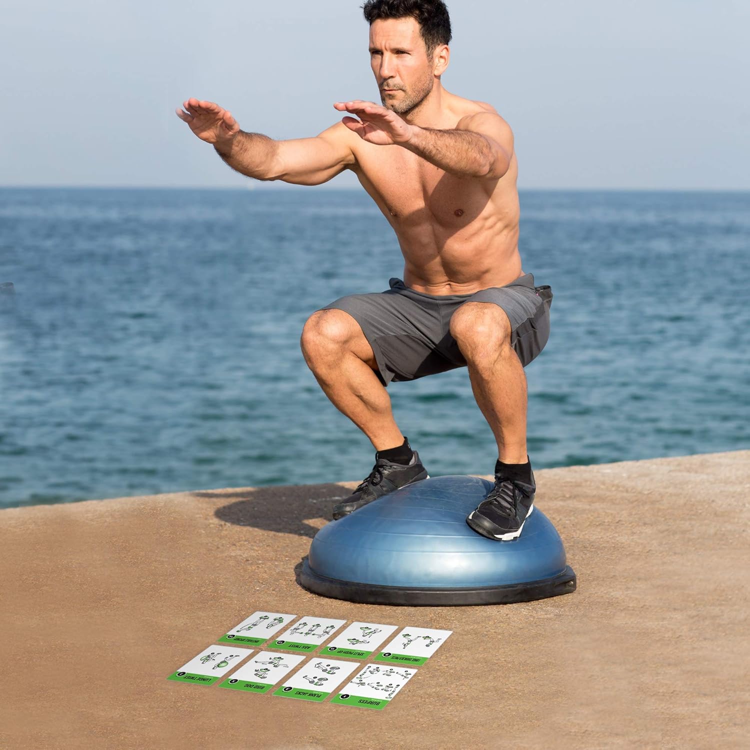 NewMe Fitness Tarjetas de entrenamiento con media pelota de equilibrio  Baraja de instrucciones de entrenamiento para mujeres y hombres, guía de