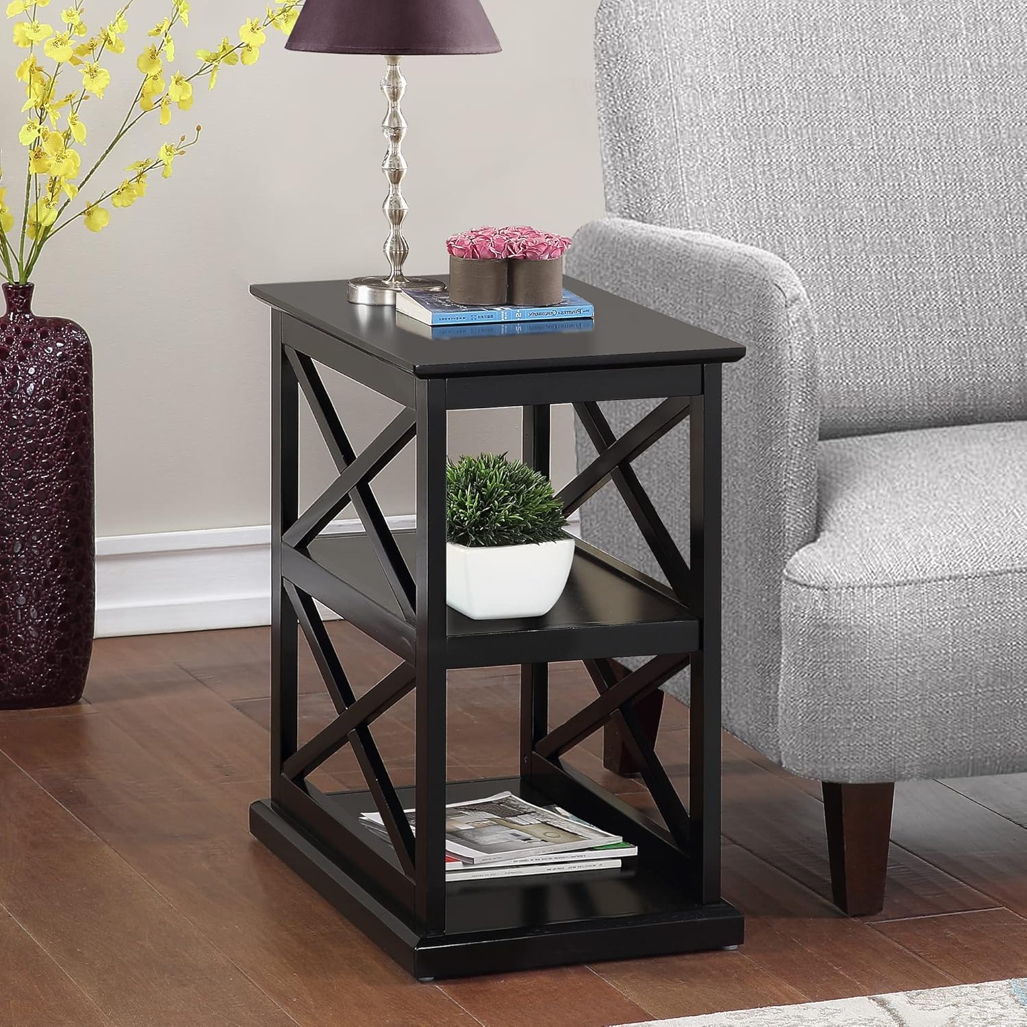 Convenience Concepts Coventry – Mesa auxiliar para silla con estantes, color negro