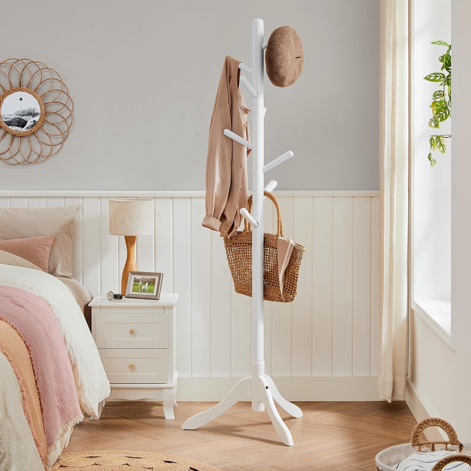 VASAGLE Perchero de madera maciza, perchero de pie independiente, perchero en forma de árbol con 8 ganchos, 3 opciones de altura, para ropa,