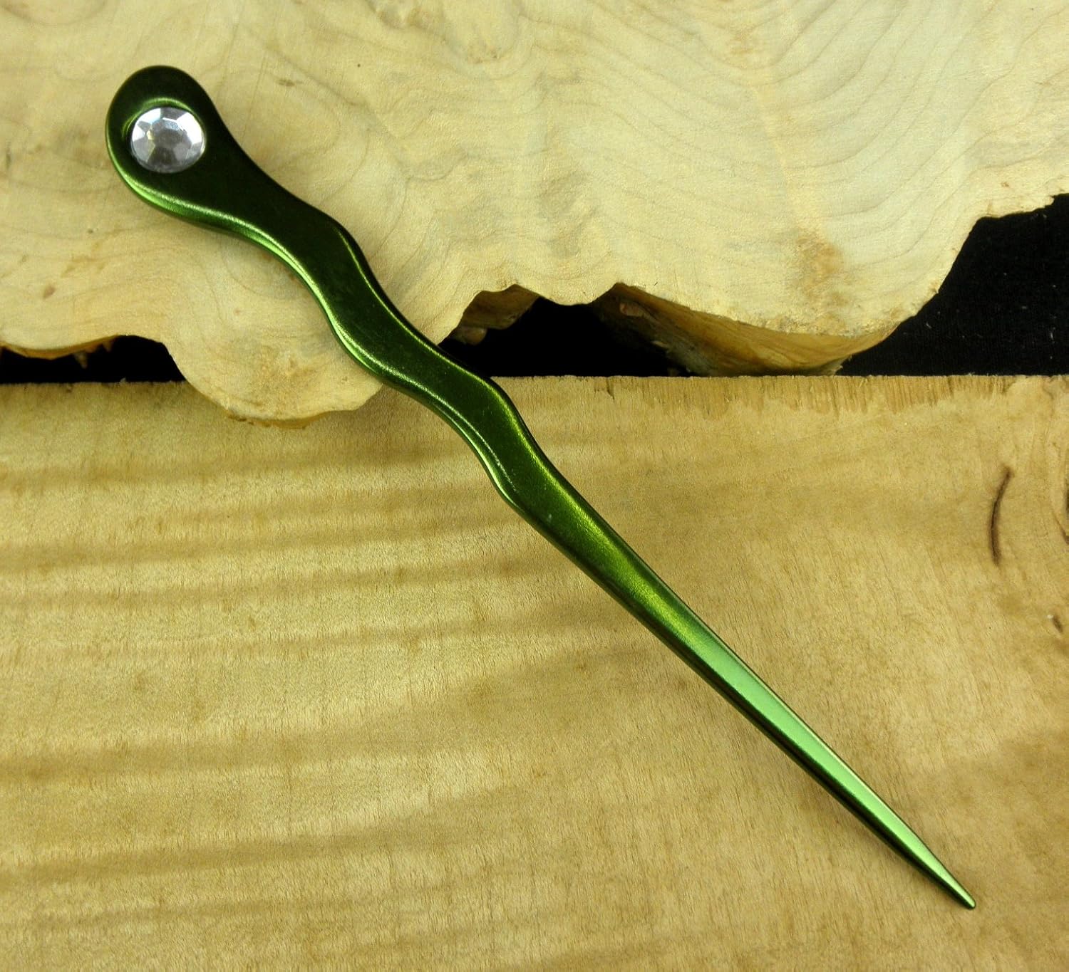 Un metal de aluminio anodizado espiral 6 “palo de pelo con diamantes de imitación transparente púas Pic Pin Fork (verde)