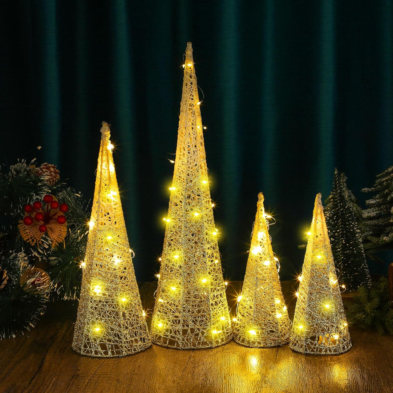 VIHOSE 4 árboles de cono de Navidad iluminados con purpurina blanca y dorada, decoración de mesa de Navidad para interiores pequeños con luces LED,
