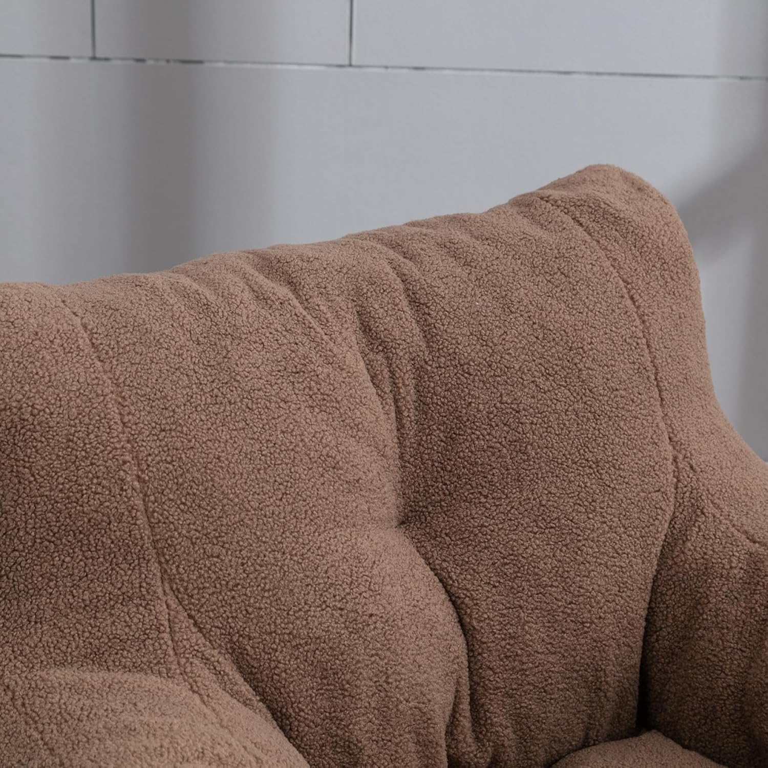 Hommoo Puf grande para adultos con reposabrazos, cómodo puf con relleno de espuma, esponjoso, tela de peluche suave, puf copetudo para dormitorio,