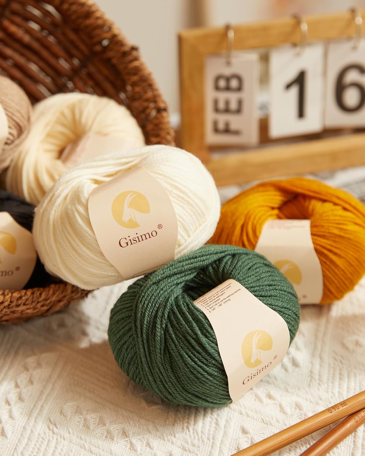 100% lana merino, hilo lujoso y suave de 6 capas para tejer a mano y ganchillo, 1.76 onzas1.76 oz, 127 yardas380.6 ft (blanco, 1 bola)