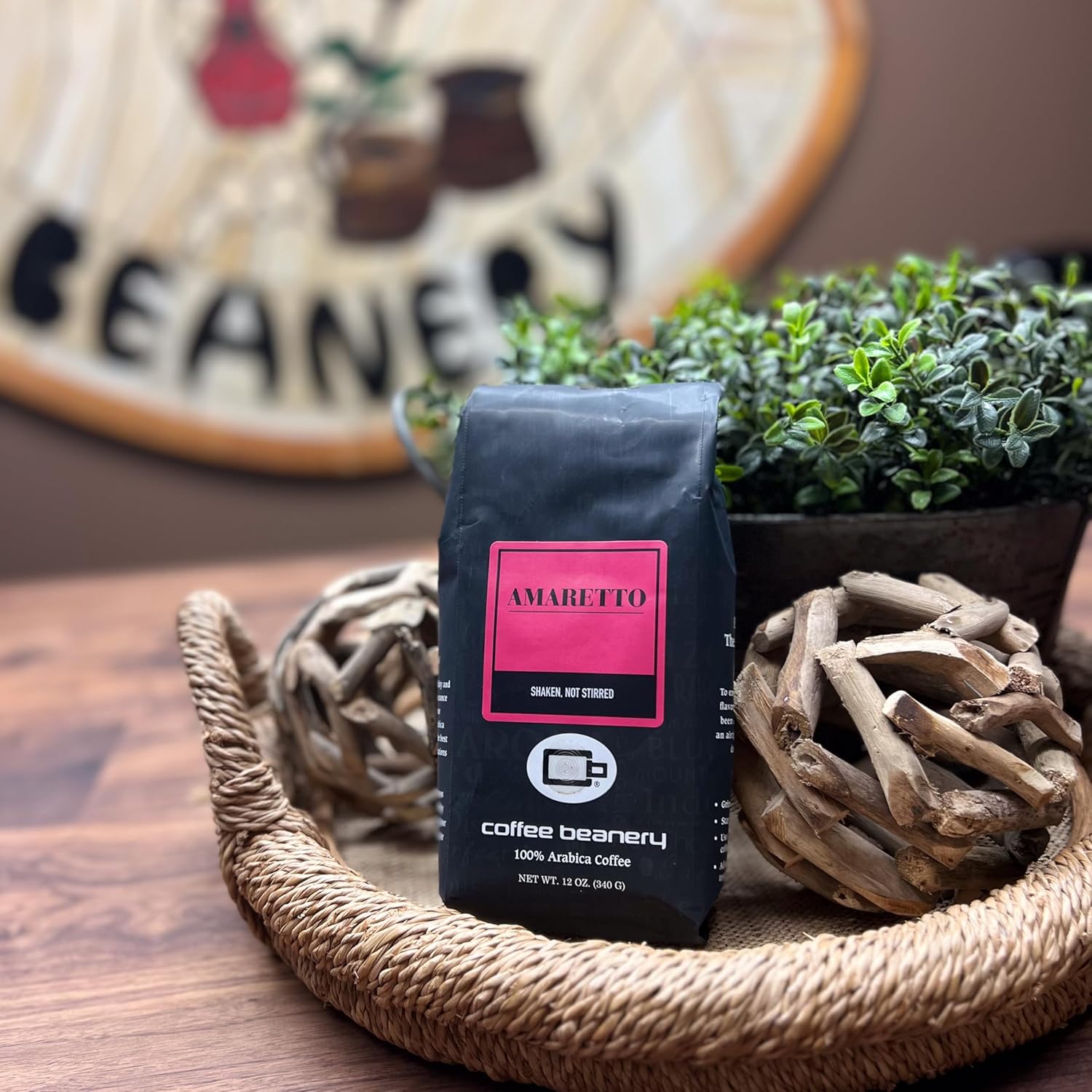 Amaretto – Café saborizado, café arábica especial, tostado medio, 12 onzas, grano entero (grano entero)