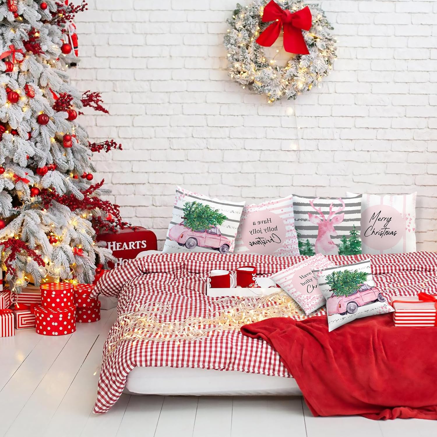 APROPHIC Juego de 4 fundas de almohada rosas de Navidad de 18 x 18 pulgadas, decoración de vacaciones de granja a rayas con árboles alegres y renos,