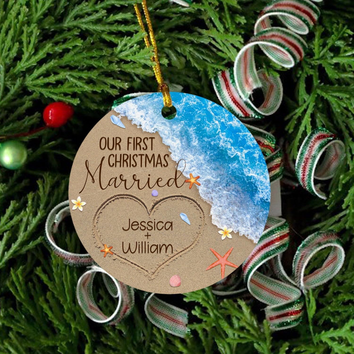 Adorno personalizado de playa casada con nuestra primera Navidad, mar 2024, adorno de Navidad personalizado recién casado, regalos de boda en la