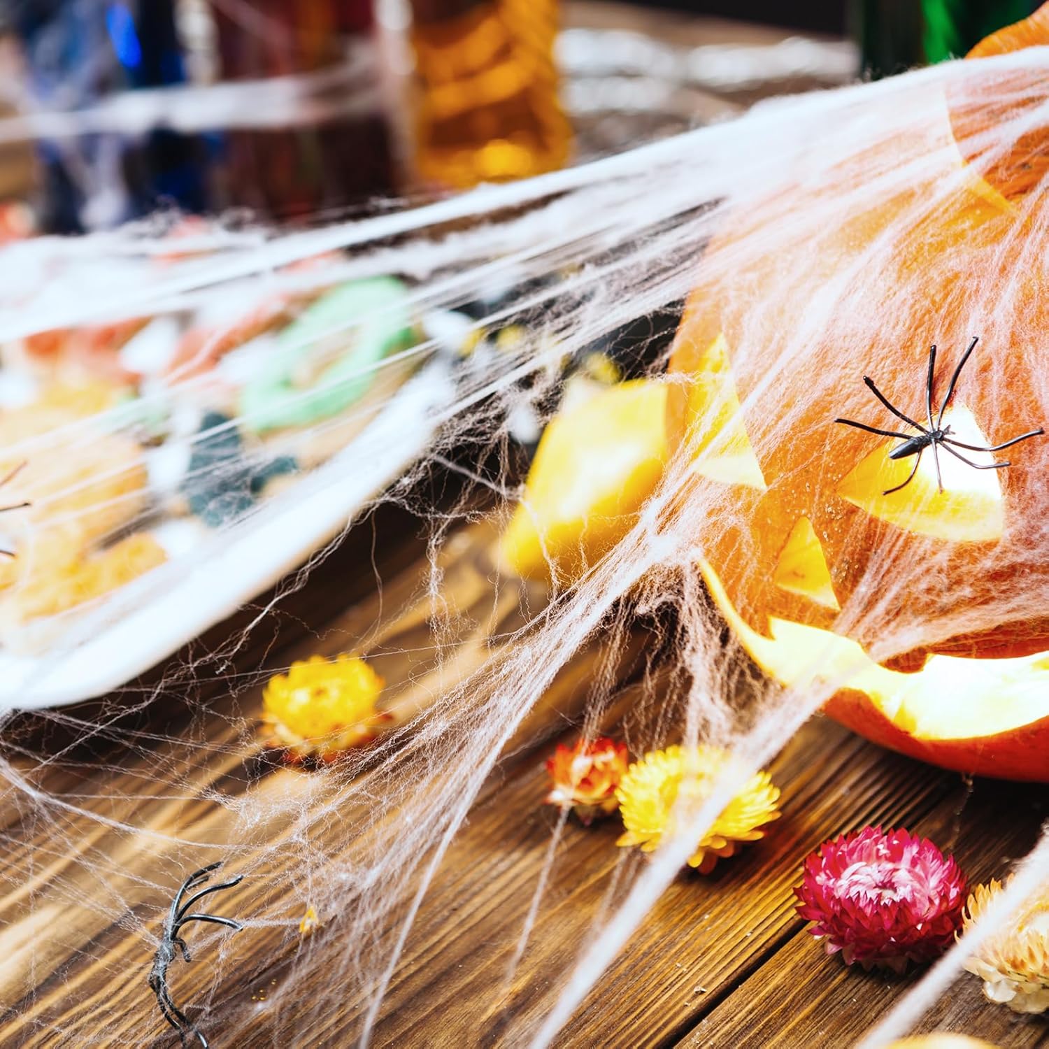 Telarañas de 800 pies cuadrados para decoración de Halloween con 90 arañas falsas, telarañas falsas elásticas para arbustos, fiestas temáticas de