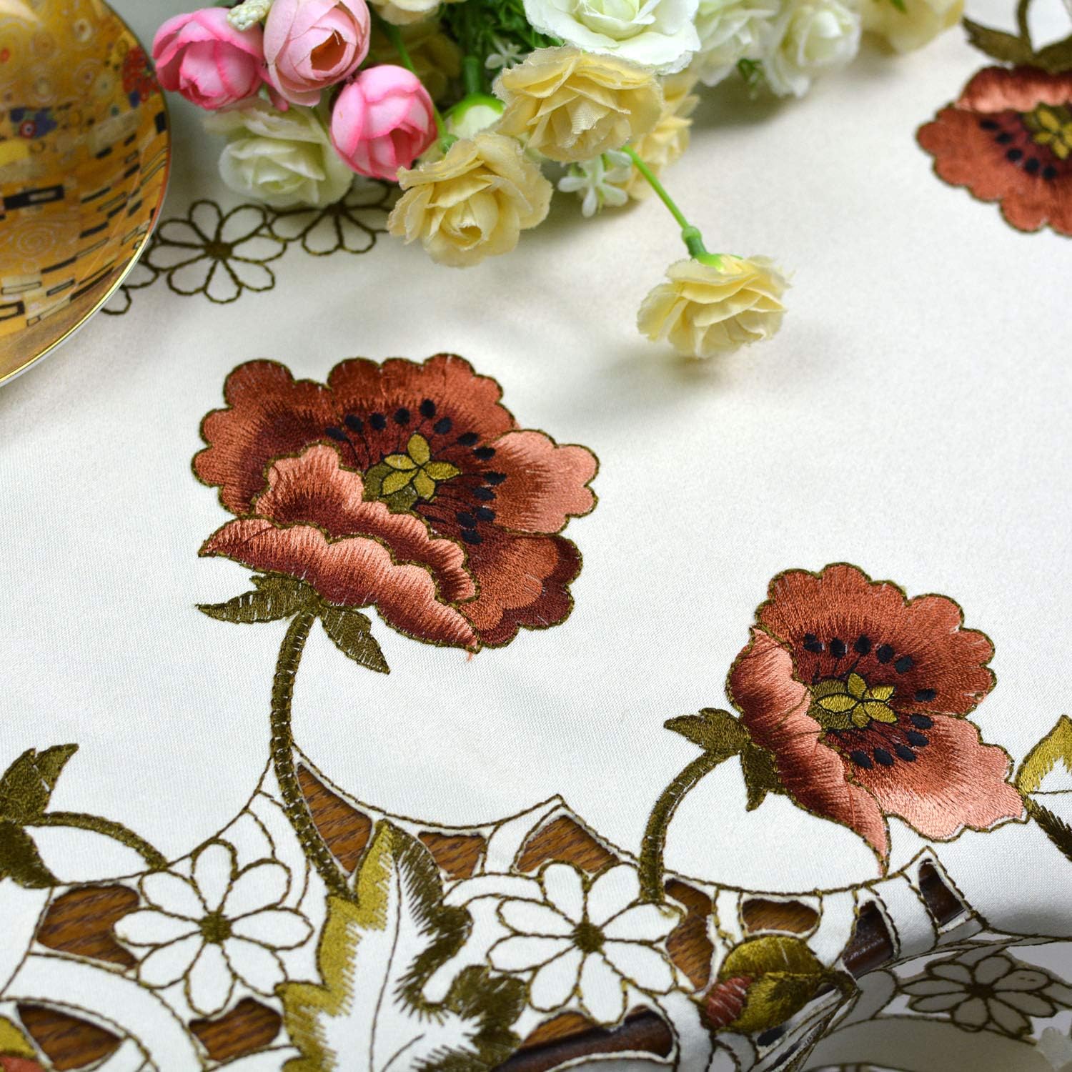 USTIDE Mantel de mesa con bordado ovalado de rosas de 15.7 x 33.6 pulgadas, hecho a mano, color beige, manteles duraderos y lavables para mesa