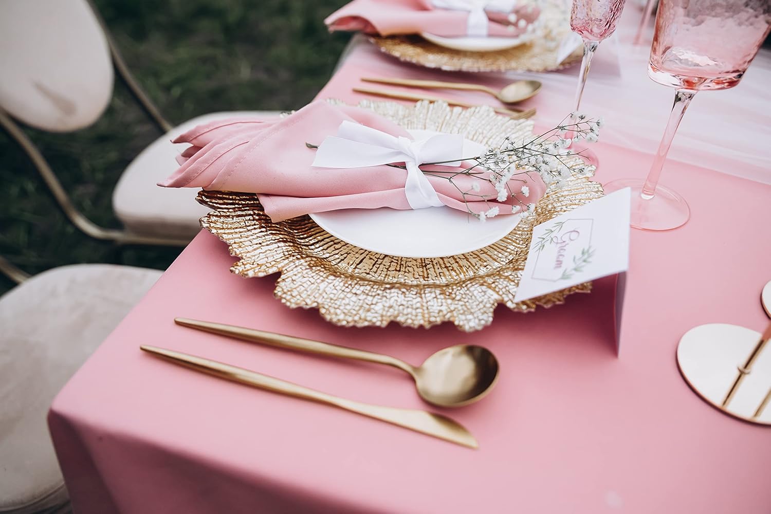 Simply Elegant Plato cargador de plástico con borde de filigrana  Placa de servicio para fiestas, cenas, bodas, quinceañeras y eventos, 13 pulgadas