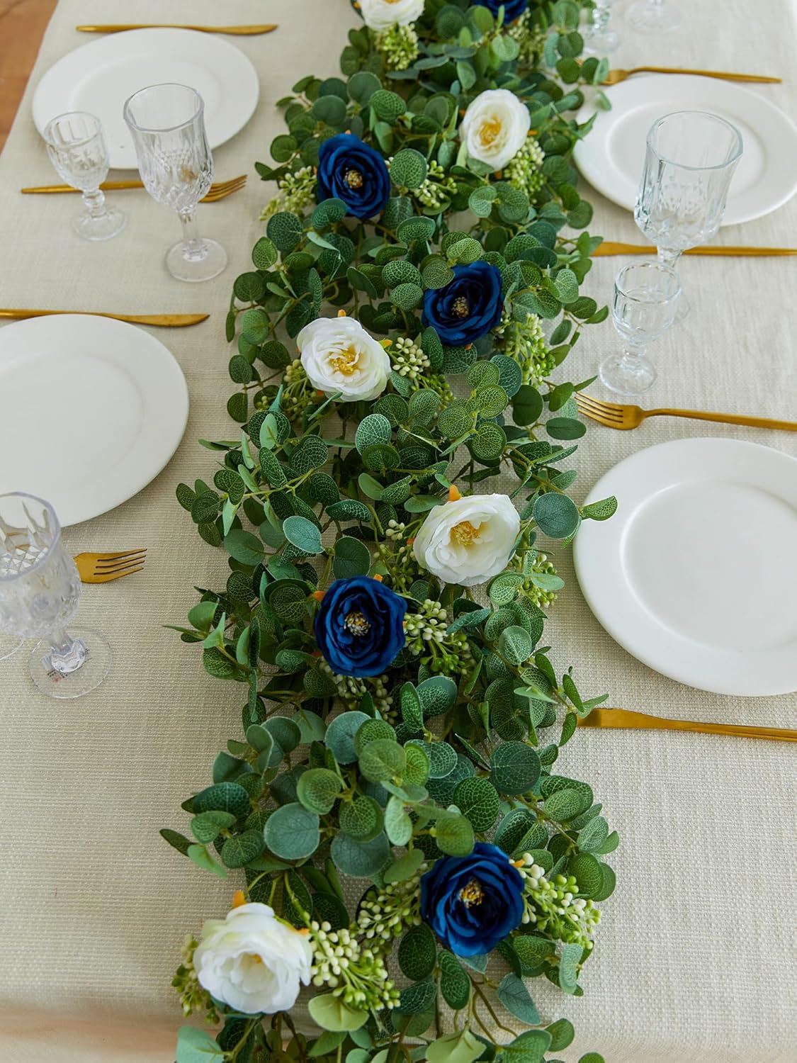 PARTY JOY Guirnalda de eucalipto con flores de 6.56 pies, 8 rosas azules y blancas, flores artificiales falsas, guirnalda de vides florales para
