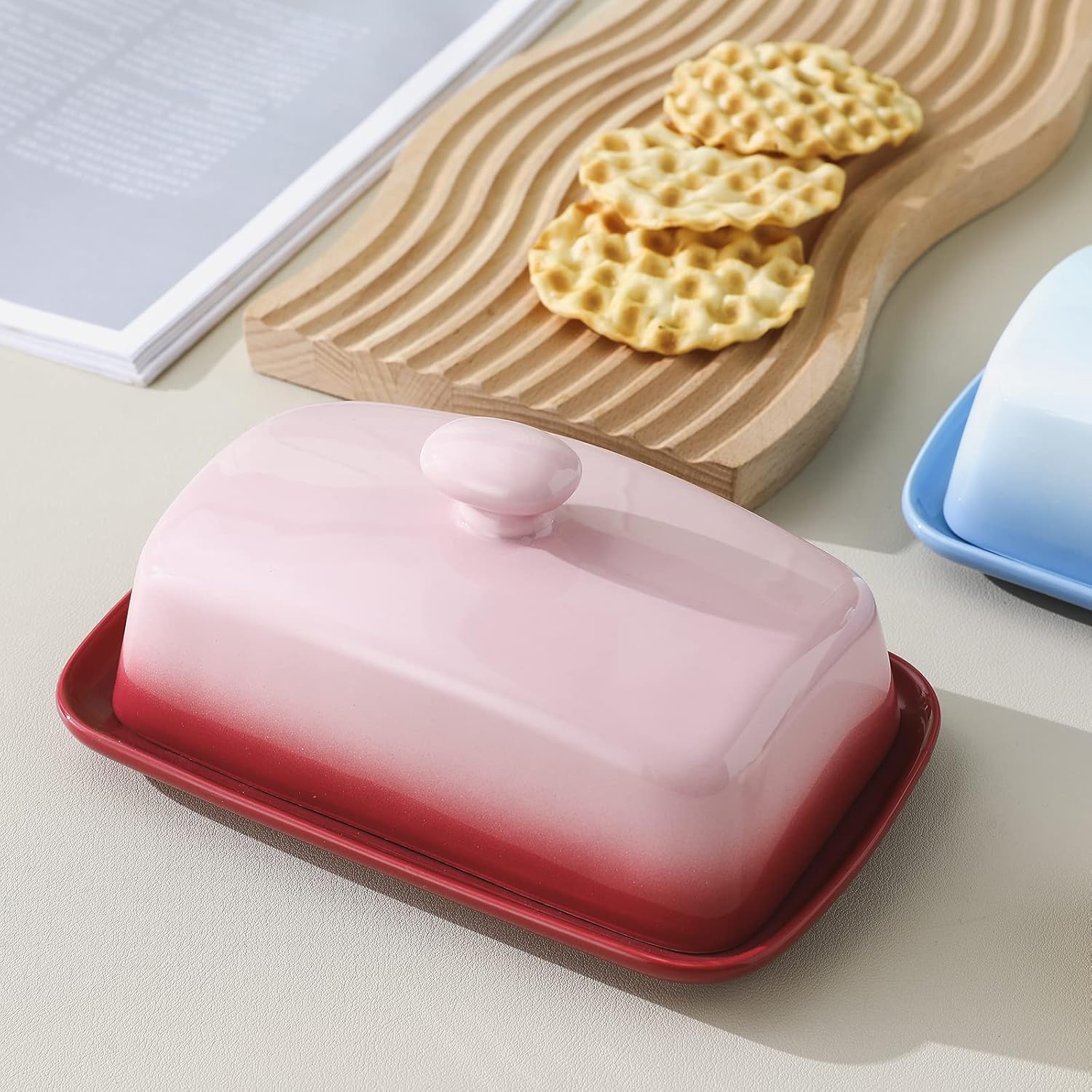 Candiicap – Mantequillera grande de porcelana con tapa, plato de mantequilla clásico que cambia de color para encimera, soporte grande para
