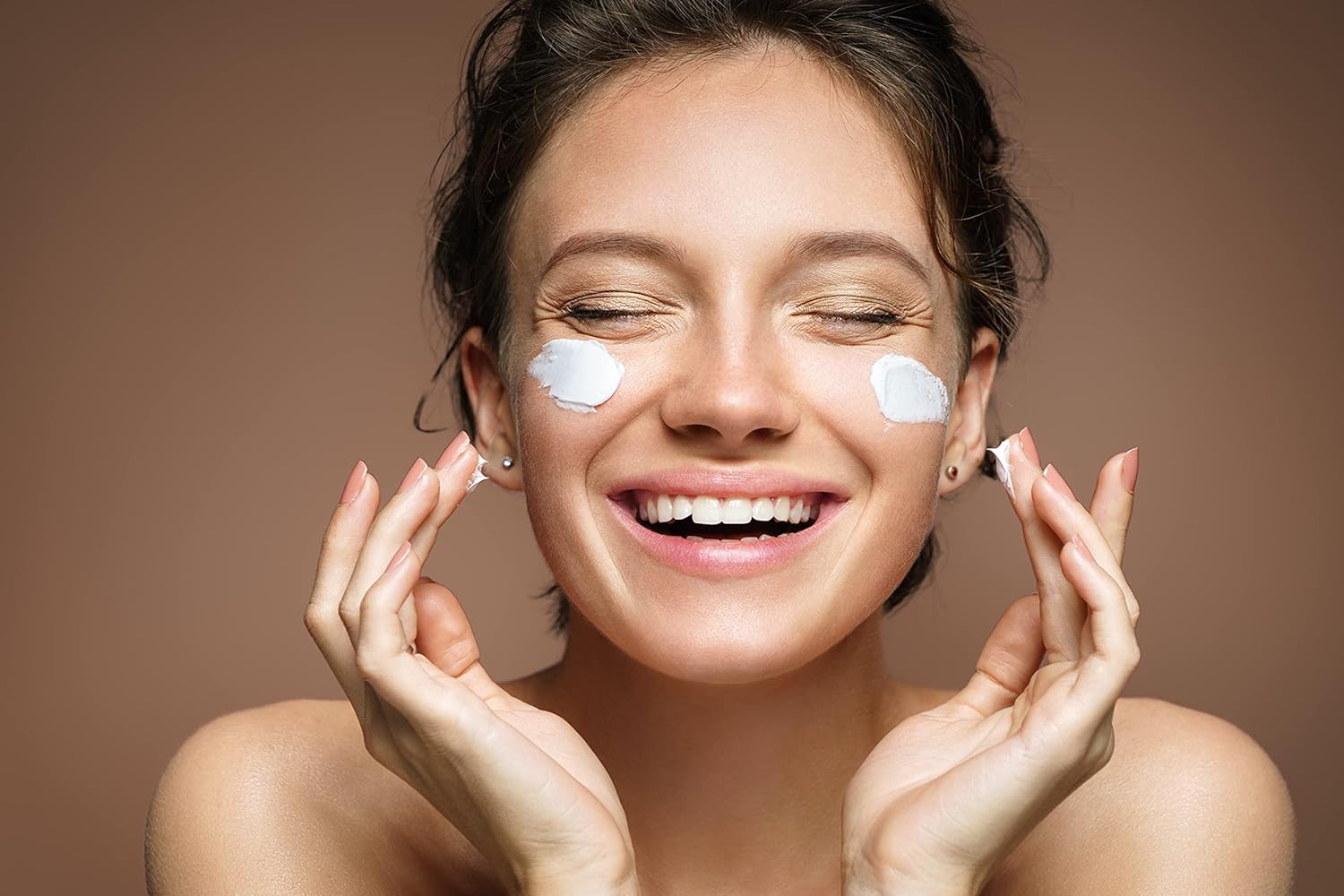 Babyface Crema completa de ojos para ojeras, arrugas, bolsas y reducción de ojos hinchados ilumina y suaviza debajo de los ojos con cafeína,