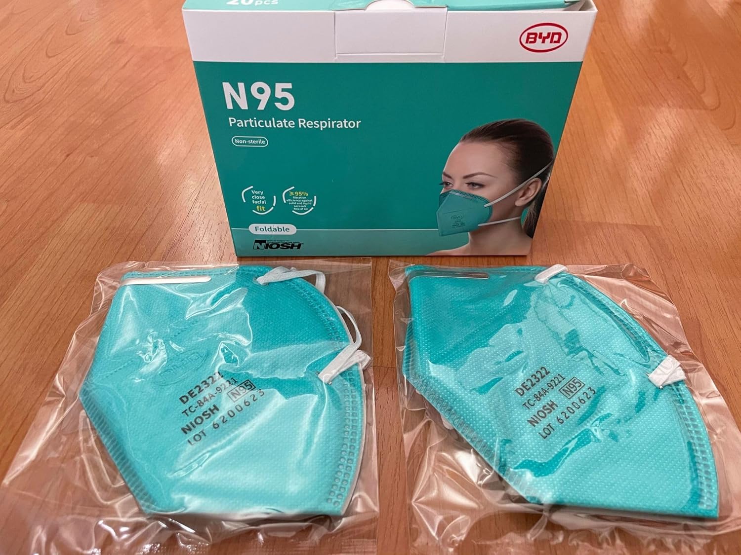 Paquete de 20 máscaras de seguridad BYD DE2322 Respirador plegable de partículas con correa para la cabeza para un ajuste apretado, 1 cubrebocas de