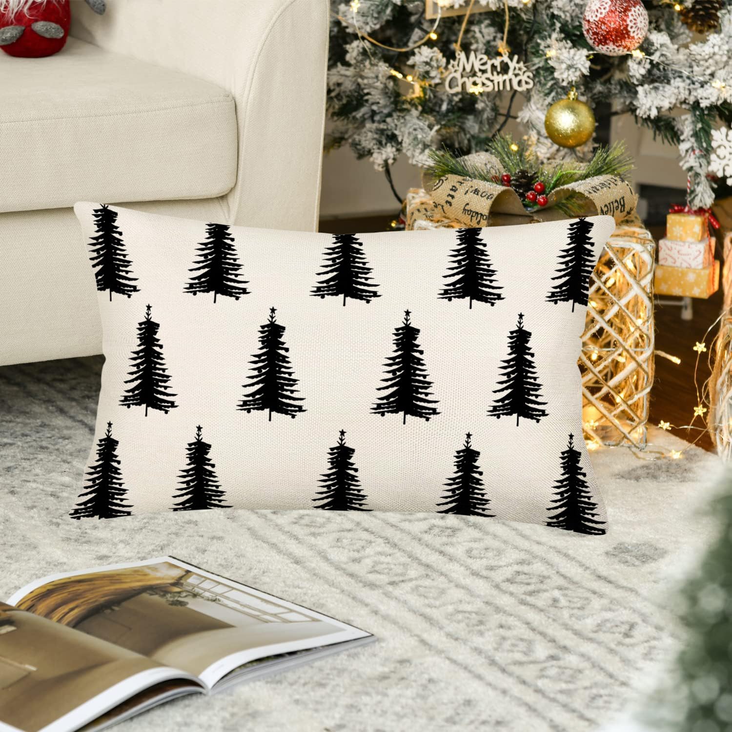 Fukeen Fundas de almohada de 12 x 20 pulgadas para decoración de árbol de Navidad con diseño de árboles de pino blanco y negro, fundas de almohada