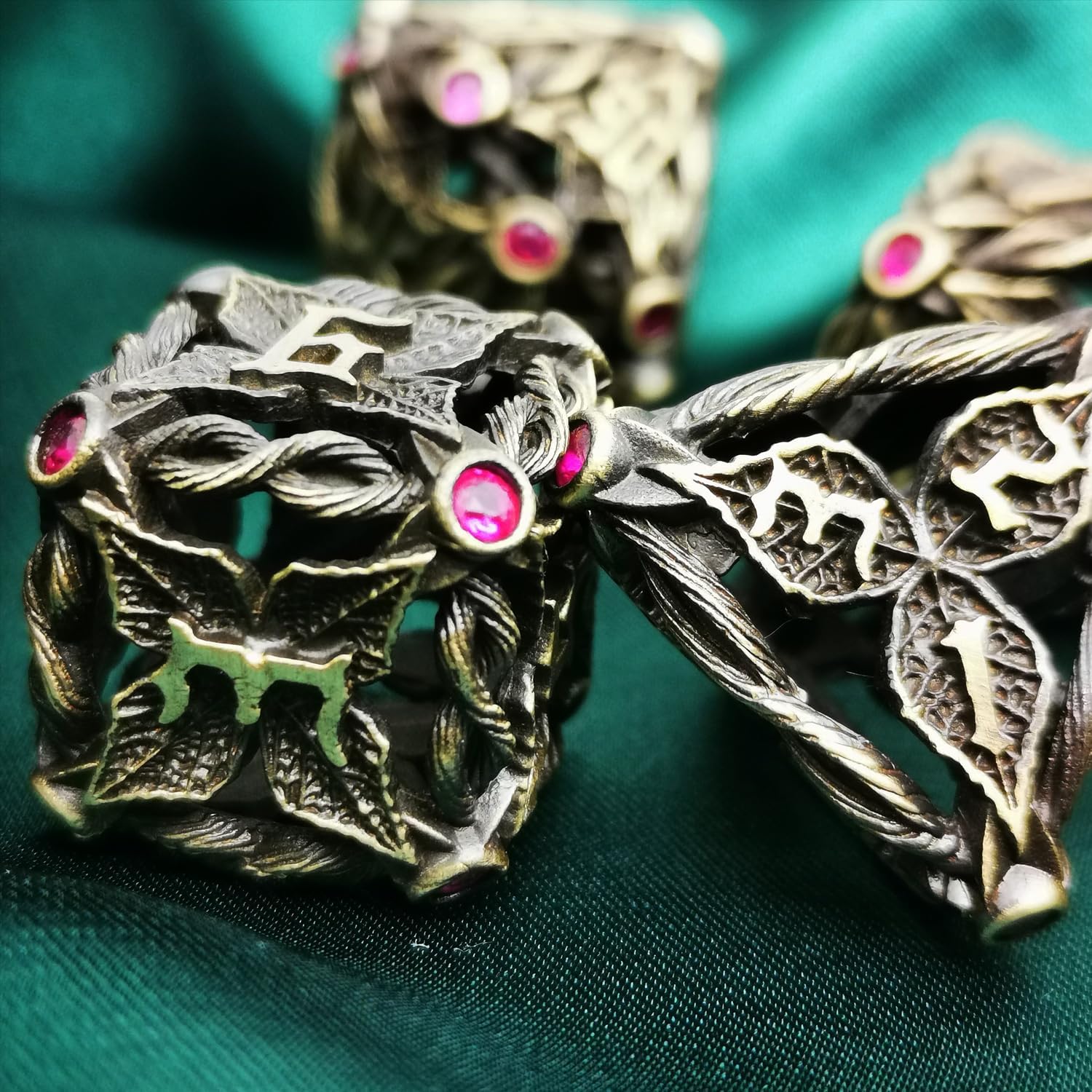 Juego de dados de metal con hojas de vid mágicas huecas, juego de 7 dados para juegos de rol, dados de D&D Dungeons and Dragons (bronce antiguo +