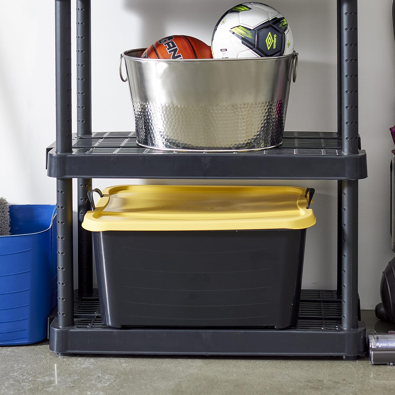 Life Story – Contenedor apilable de plástico de 55 cuartos de galón con tapa y asas para organización de cochera en el hogar, color negro y amarillo