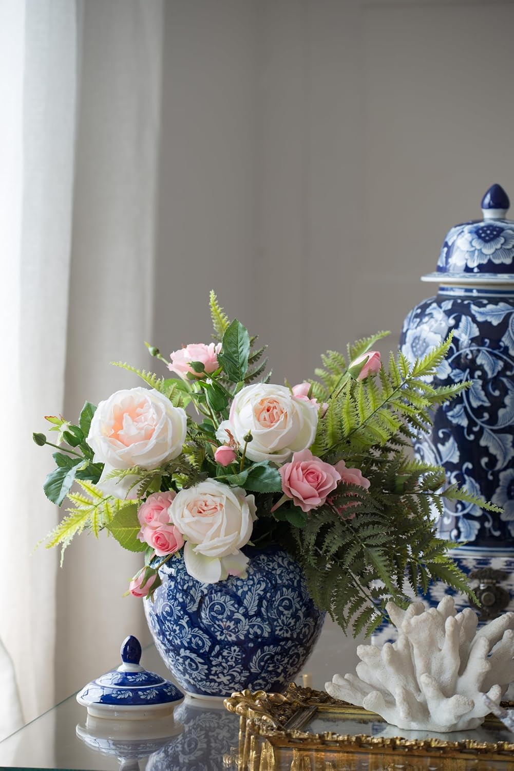 A&B Home – Tarro decorativo de porcelana antigua de 10 pulgadas con tapa, macetero azul y blanco, florero con estampado floral, centro de mesa,