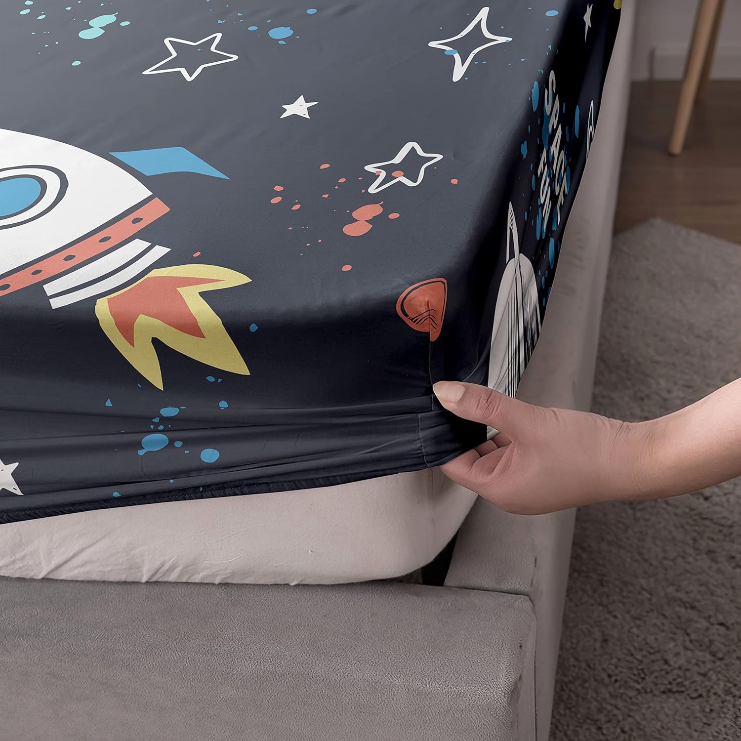 Datura home Space Ship – Juego de sábanas de 4 piezas con estampado de cohete espacial de astronauta con 1 sábana encimera y 1 sábana bajera + 2