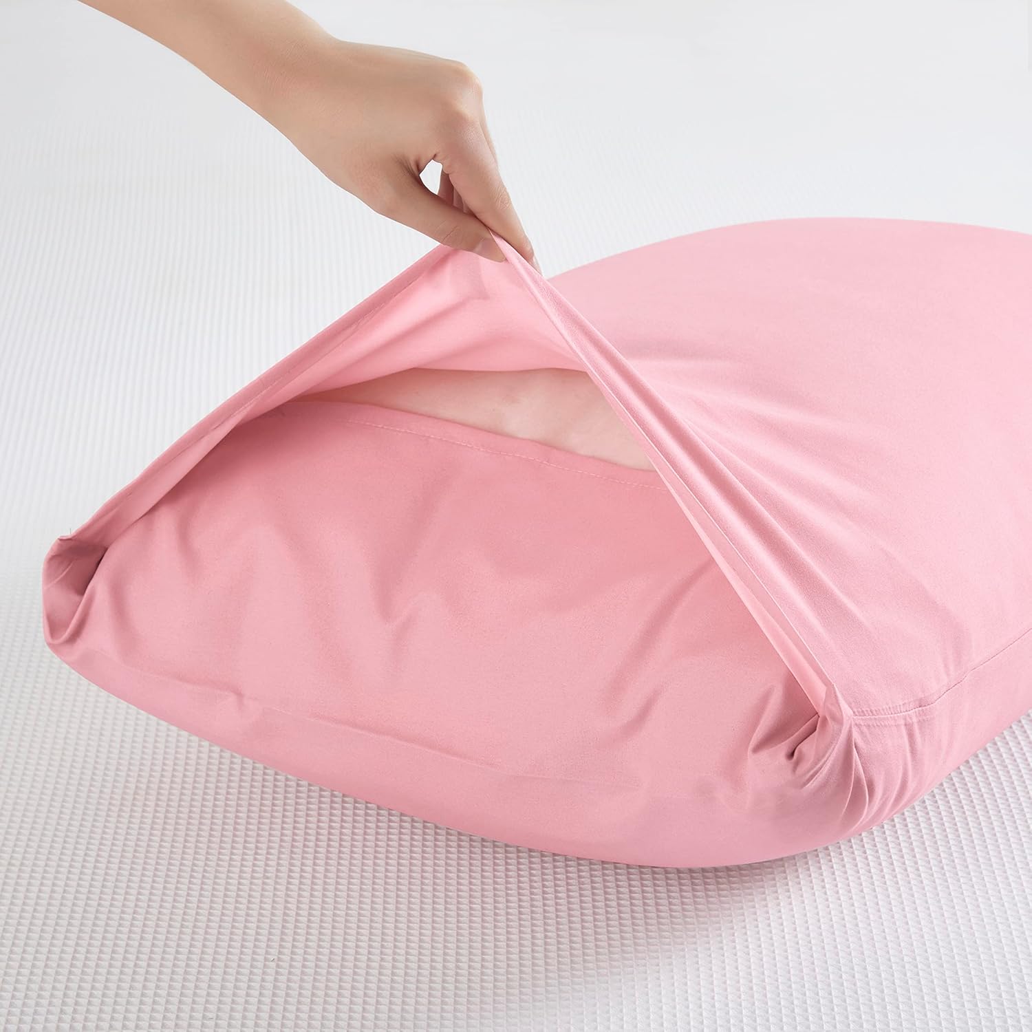 NookZuzu – Juego de 2 fundas de almohada de microfibra ultra suaves de 1800 hilos con cierre de sobre, color rosa, tamaño Queen de 20 x 30 pulgadas,