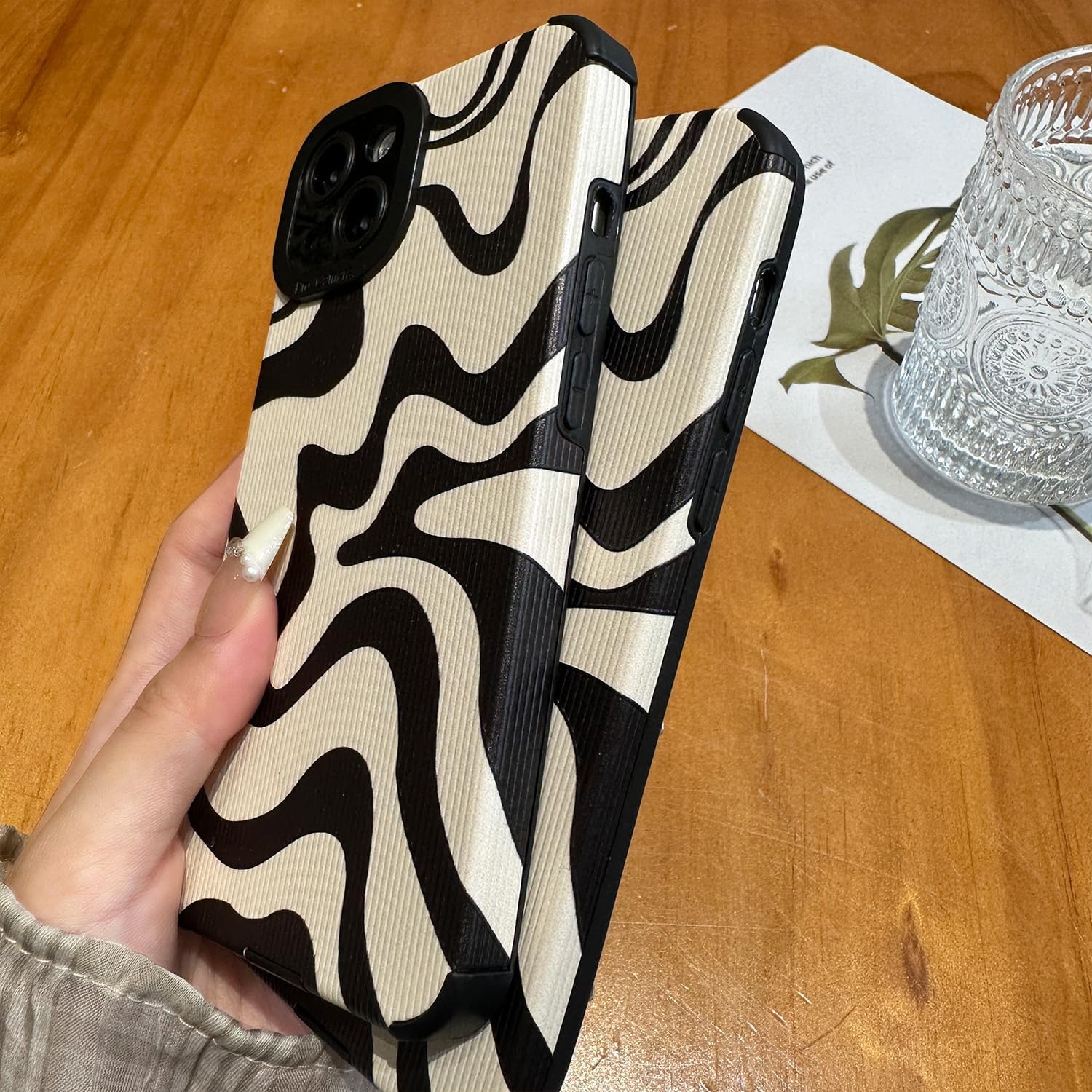 Funda diseñada para iPhone 11, piel sintética suave TPU y bonito arte ondulado pintado para mujeres y niñas, protector delgado a prueba de golpes,