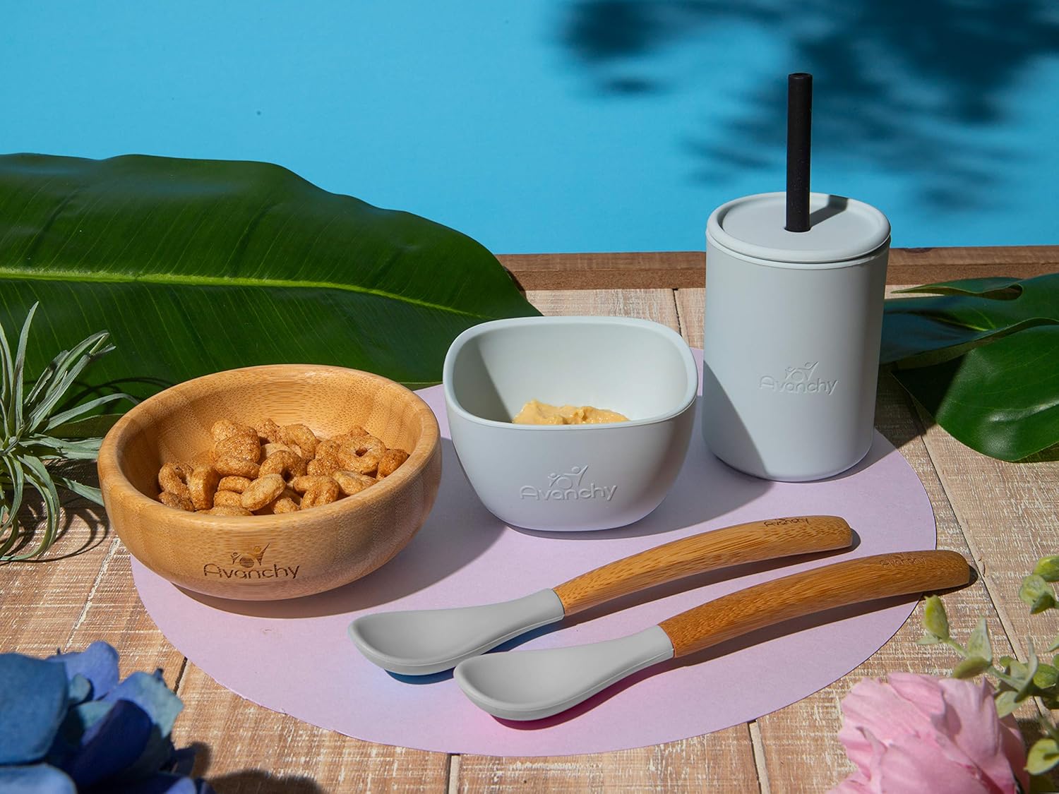 Avanchy Bamboo La Petite Family Collections Set de regalo verde  Incluye mini cuenco de bambú, cuenco de silicona, taza de silicona y cucharas de