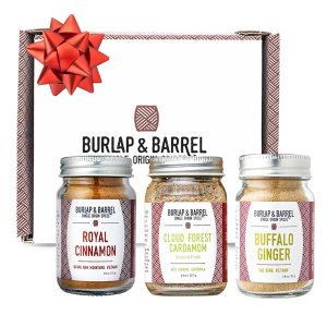 Burlap & Barrel – Juego de 3 especias dulces – Como se ve en Shark Tank! 3 tarros de tamaño completo incluyendo canela real, cardamomo de bosque Burlap & Barrel – Juego de 3 especias dulces – Como se ve en Shark Tank! 3 tarros de tamaño completo incluyendo canela real, cardamomo de bosque