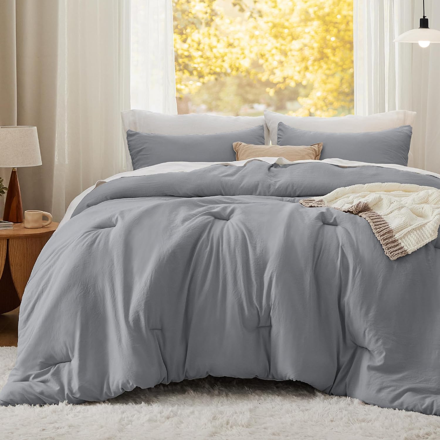 Bedsure Juego de edredón de tamaño King, edredón de cama prelavado suave gris para todas las estaciones, juegos de ropa de cama cálida de 3 piezas,