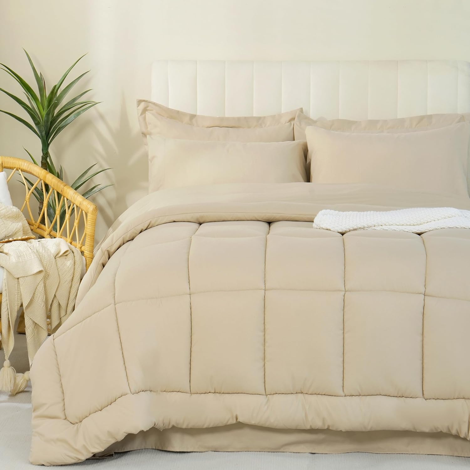 DOWNCOOL Juego de edredón tamaño Queen, 7 piezas de ropa de cama Queen beige, cama alternativa para todas las estaciones, cama en una bolsa, tamaño