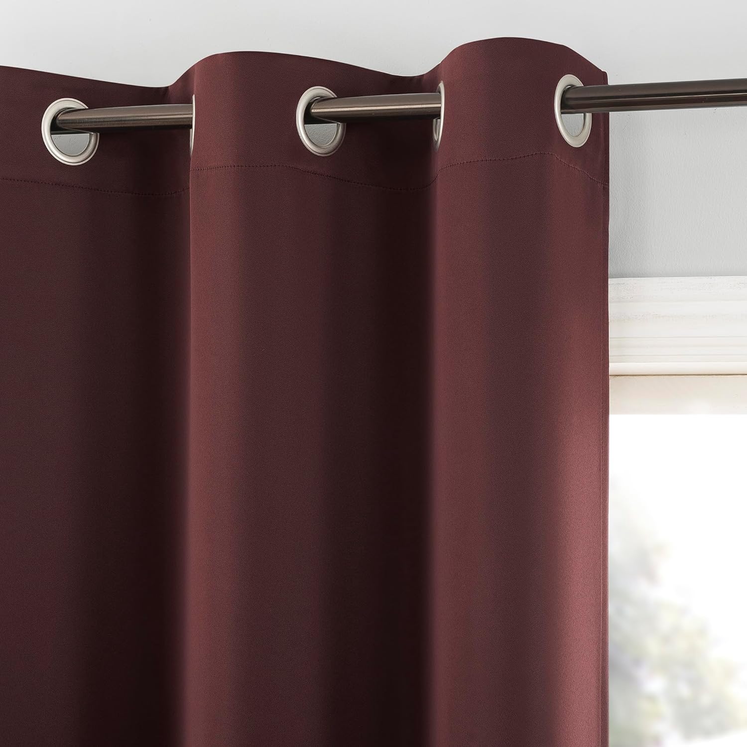 Sun Zero Easton – Cortina opaca con ojales, ahorro de energía, 40 x 84 pulgadas, color rojo merlot