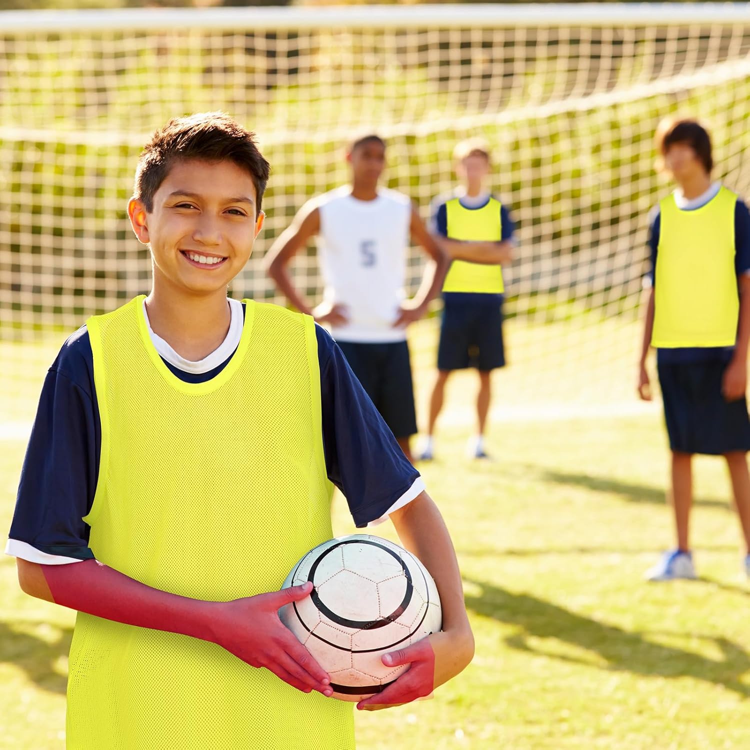 Sintege 12 piezas de fútbol Pinnies de baloncesto Jersey de práctica en equipo Chalecos de malla de nailon Scrimmage para jóvenes niños deportes