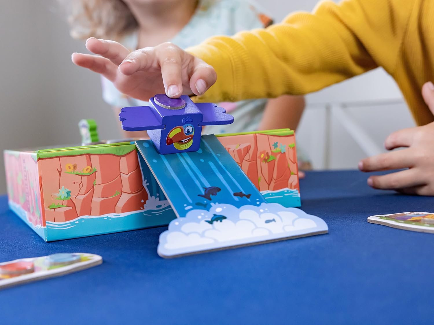 Slidin’ Toucan Fun Cooperative Action – Juego de mesa preescolar para niños y familias, juego educativo de tucán y huevos de Blue Orange Games – 2 a