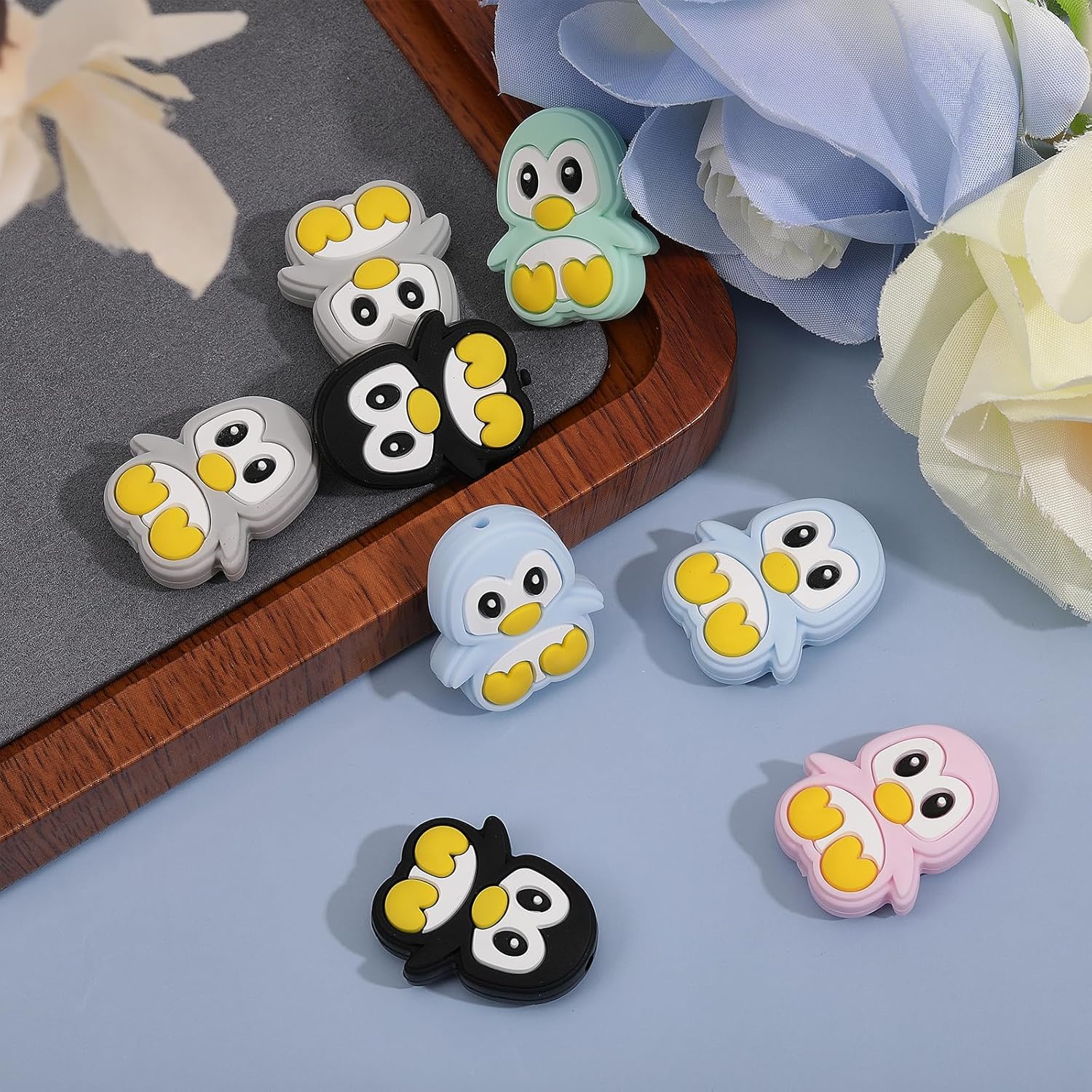CHGCRAFT 10 cuentas de silicona con forma de pingüino de 5 colores, cuentas espaciadoras de pingüino para bricolaje, collares, pulseras, llaveros