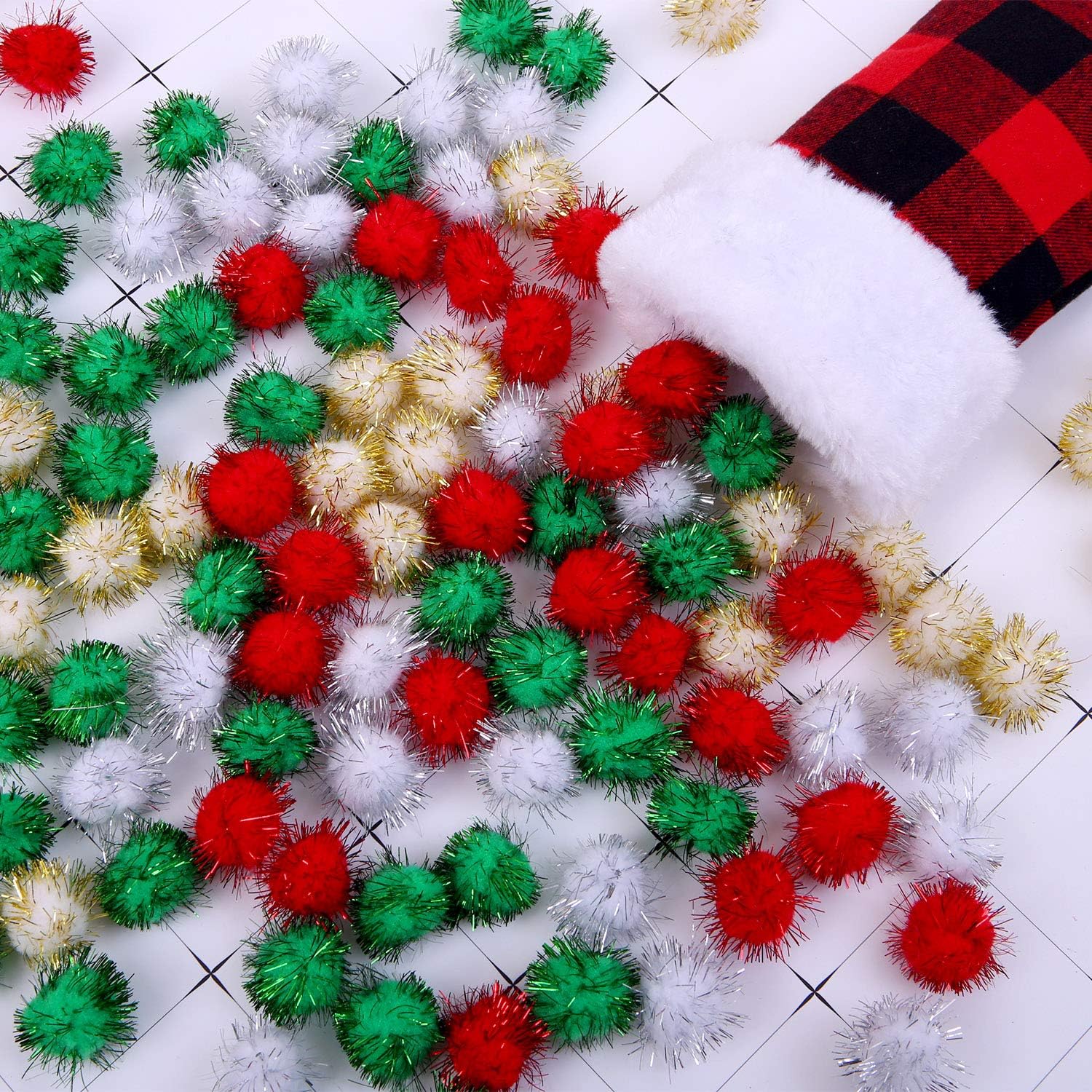 Cooraby 200 pompones de Navidad con purpurina de colores surtidos para suministros de manualidades (0.787 pulgadas)