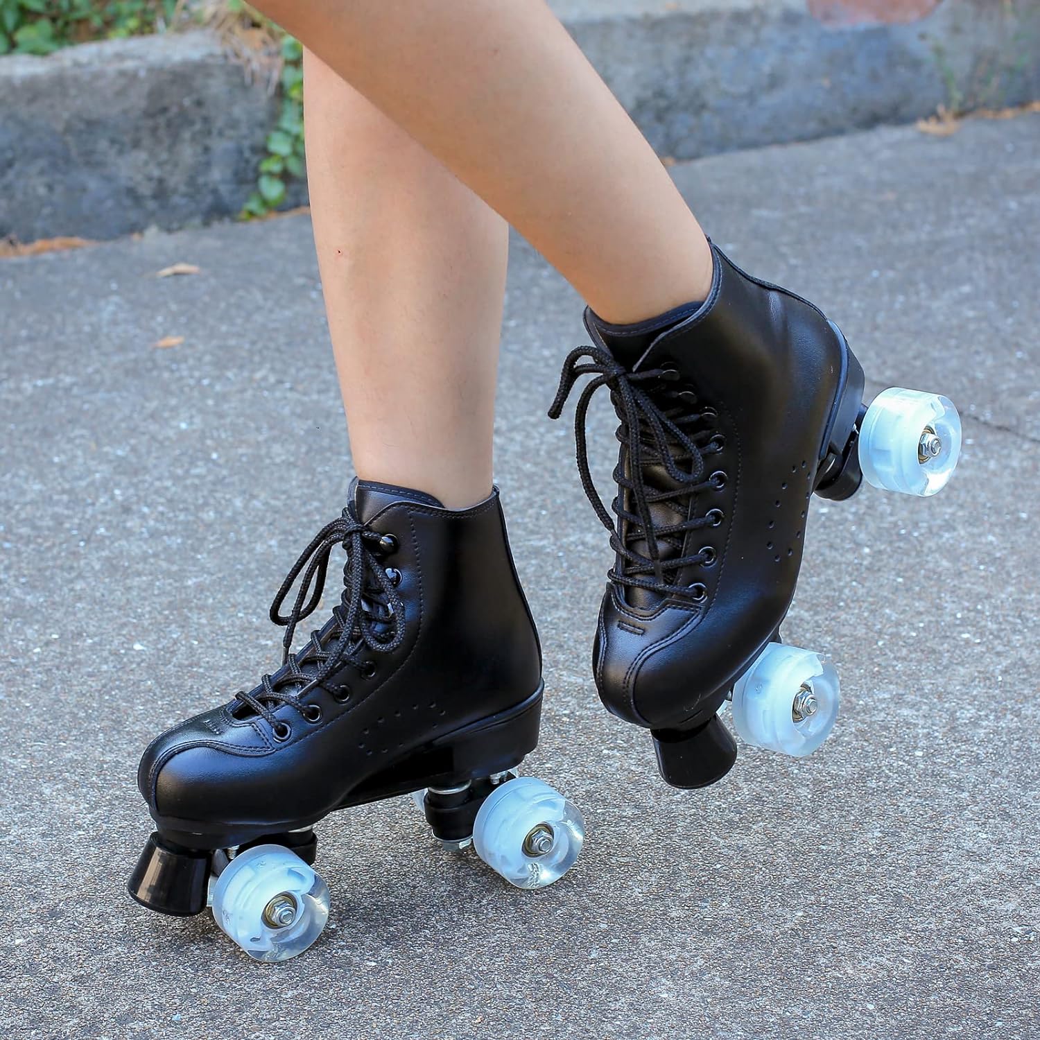 Patines para hombres y mujeres, patines Derby negros con 4 ruedas brillantes, patines clásicos de doble fila para interiores y exteriores