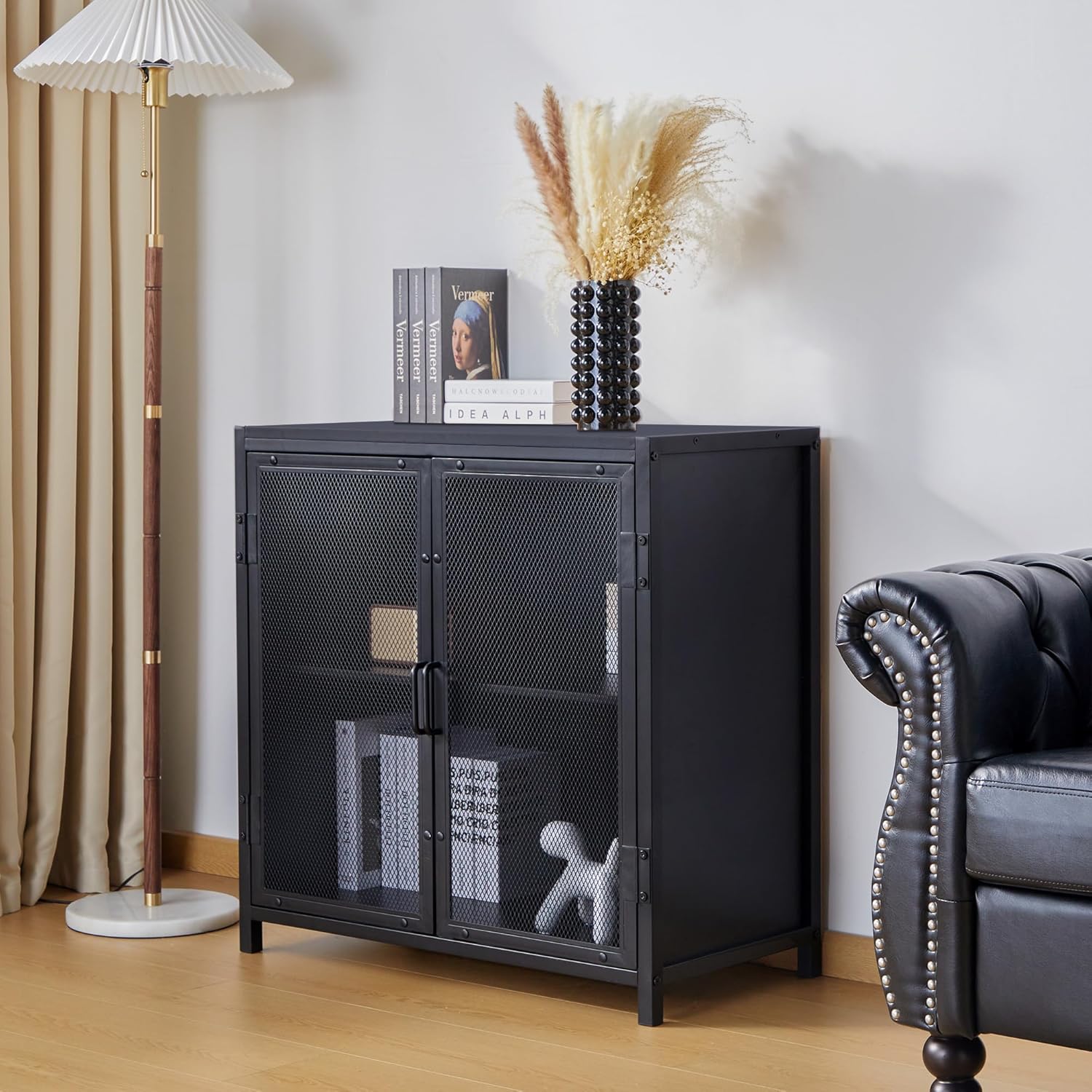 Gabinete de buffet, gabinete de almacenamiento de buffet moderno con puertas de rejilla de hierro y escritorio de madera, aparador independiente